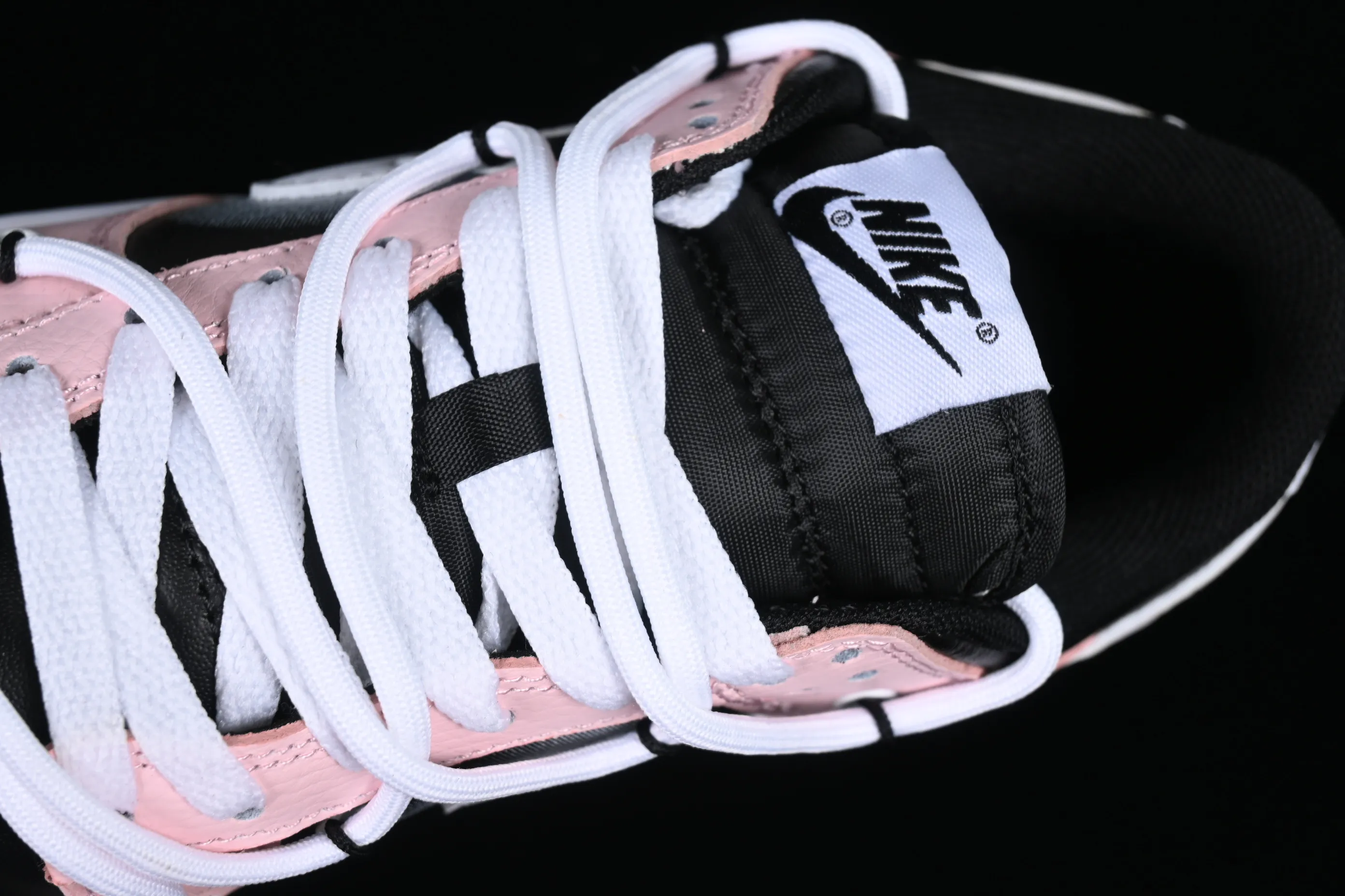 All Categories Nk SB Dunk Series Nk SB Dunk Low Low-top Sneakers Nk Dunk Low Reverse Barbie Black Pink SB Strappy Low-top Casual Sneakers FD1232-001